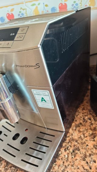 Cafetera DeLonghi PrimaDonna, grano o premolido