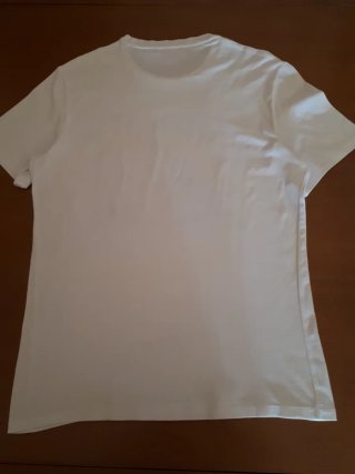 Camiseta marca Guess