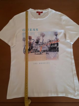 Camiseta marca Guess