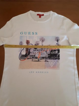 Camiseta marca Guess