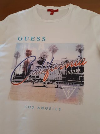 Camiseta marca Guess