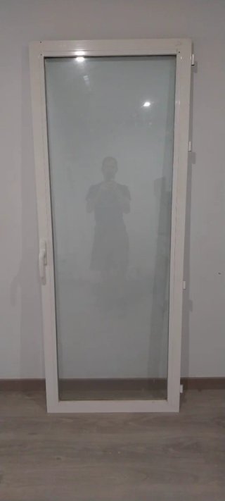 Puerta aluminio con cristal 201 por 81