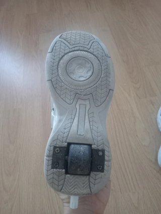 Zapatillas con ruedas talla 34
