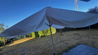Sombrilla grande blanca exterior