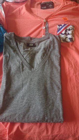 Lote juvenil dos camisas, dos camise, una a estren