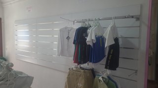 Paneles de lamas de madera para expositor tienda