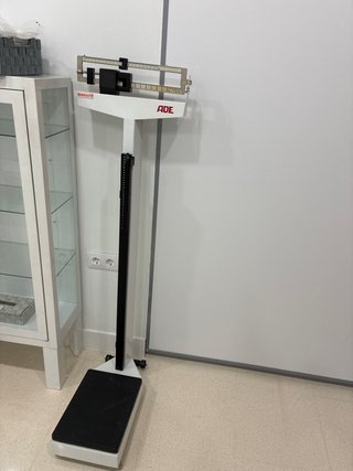 Báscula y tallímetro ADE Queraltó