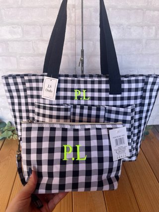 Bolso de playa y neceser con bordado