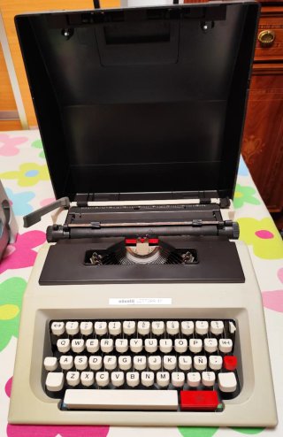Máquina de escribir Olivetti Lettera 42