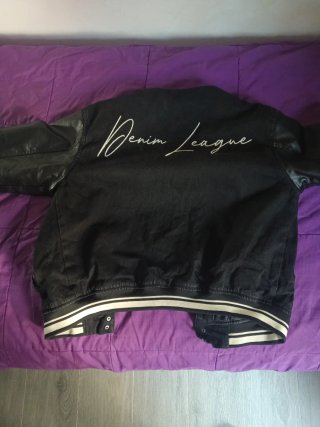 Chaqueta bomber Pull and Bear negra