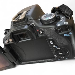 CAMARA REFLEX CANON EOS 600D (SOLO CUERPO)
