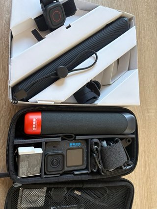 GoPro Hero 12 Black Cámara + extension pole +mando