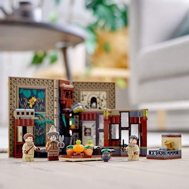 LEGO 76384 Harry Potter Clase Herbología