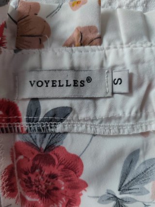 Shorts florales blancos con cinturón