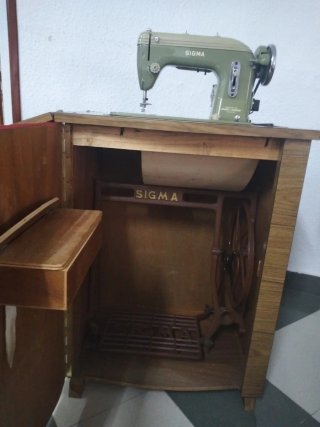 Máquina de coser Sigma antigua