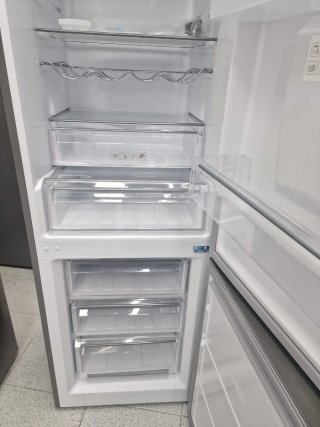 Nevera combi con Dispensador Nueva con tara