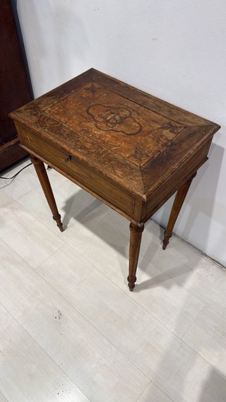 COSTURERO ANTIGUO