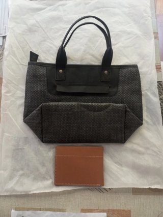 Bolso de mano y billetera Chelau's