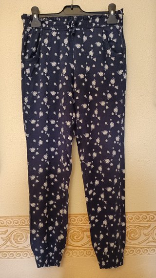 Pantalón Niña Azul Marino y Estampado Margaritas