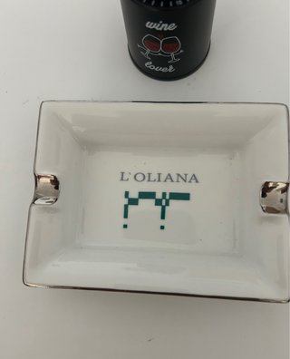 Cenicero L'Oliiana e tappo per vino