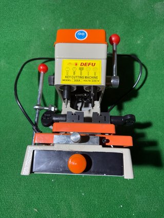Máquina Corta Llaves DEFÚ 368A 220V