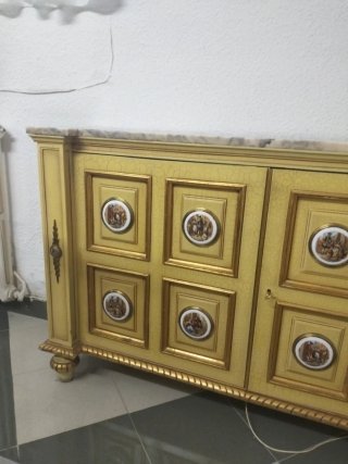 Mueble de entrada antiguo dorado con mármol