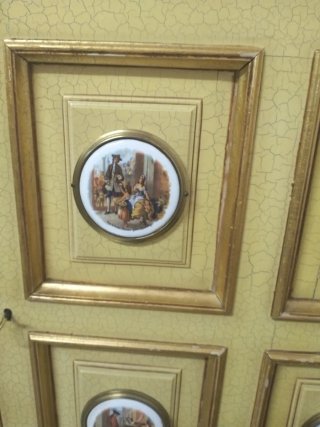 Mueble de entrada antiguo dorado con mármol