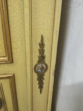 Mueble de entrada antiguo dorado con mármol