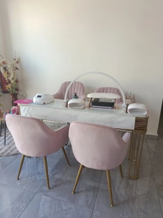 Mesa y 4 Sillas Manicura Rosa