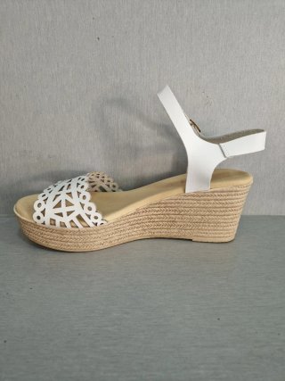 Sandalias cuña piel blancas T40 nuevas  cuña 6 cm