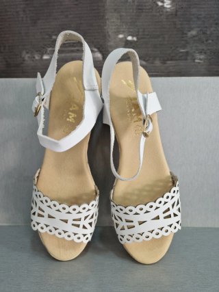 Sandalias cuña piel blancas T40 nuevas  cuña 6 cm