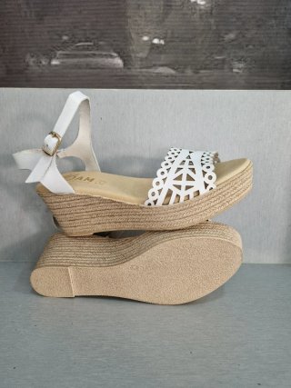 Sandalias cuña piel blancas T40 nuevas  cuña 6 cm