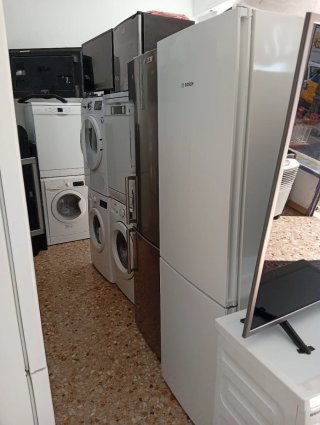 Nevera Samsung y Frigorífico Blanco