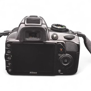 CAMARA DE FOTOS NIKON D3100 CON BATERIA CARGADOR Y FUNDA (SOLO CUERPO)