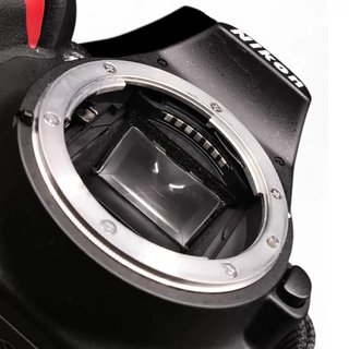CAMARA DE FOTOS NIKON D3100 CON BATERIA CARGADOR Y FUNDA (SOLO CUERPO)