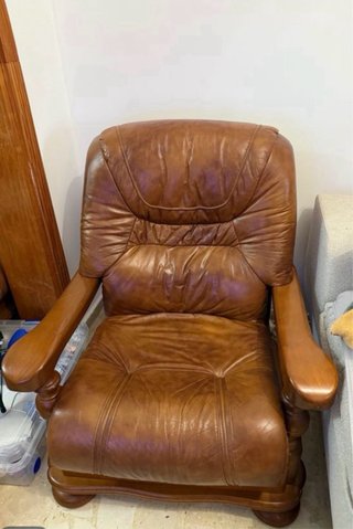 Divano e poltrone in pelle marrone