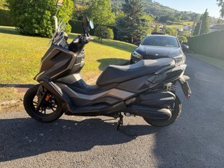 Kymco DT X360 Maxi Scooter Negra