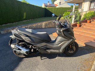 Kymco DT X360 Maxi Scooter Negra