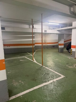 Garaje en alquiler en Ensanche - Sar en Santiago de Compostela
