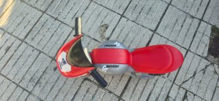 Moto correpasillos roja