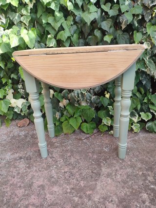 Mesa auxiliar vintage restaurada madera