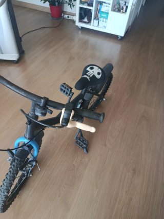 Bicicleta infantil negra