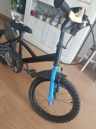Bicicleta infantil negra