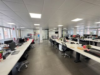 Oficina en alquiler en Les Corts en Barcelona