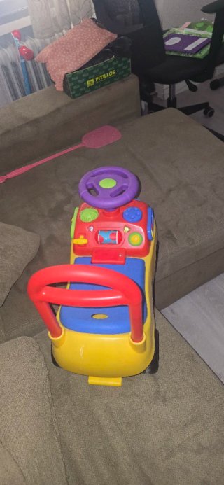 Coche correpasillos infantil