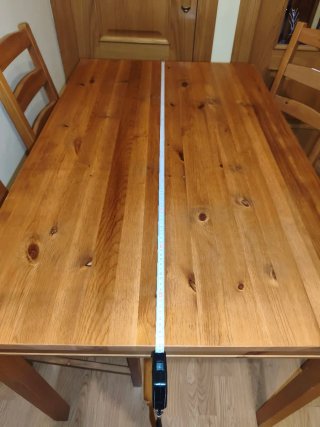 Mesa de comedor y 4 sillas de madera