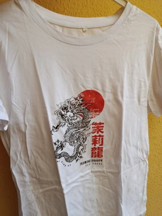 Camiseta blanca con dragón japonés, Talla M.