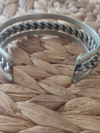 Pulsera plateada trenzada