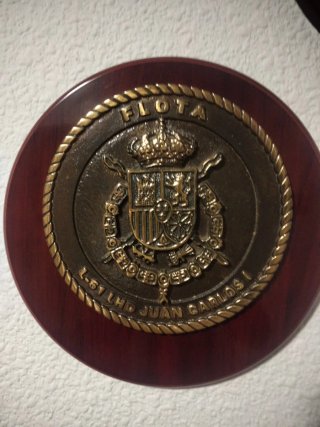 Lote de 6 metopas de madera y metal