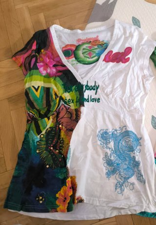 Camiseta Desigual Multicolor y Blanca